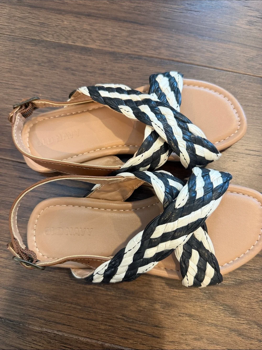 Old Navy Girls Raffia Cross Strap Sandals Size 12 - C34-094